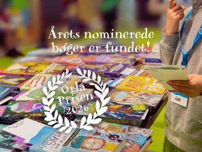 Billede af børnebøger på et bord og et barn, der kigger på dem samt logo for Orla prisen