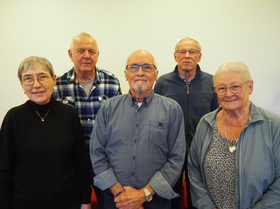 Gruppebillede af de frivillige i IT-caféen december 2025